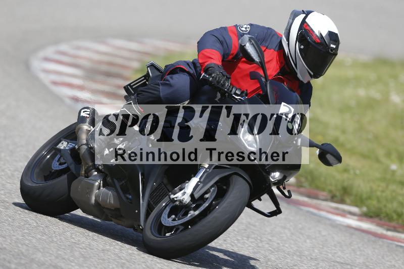 /Archiv-2025/09 22.04.2025 Cornu Master School ADR/gruen-vert/28